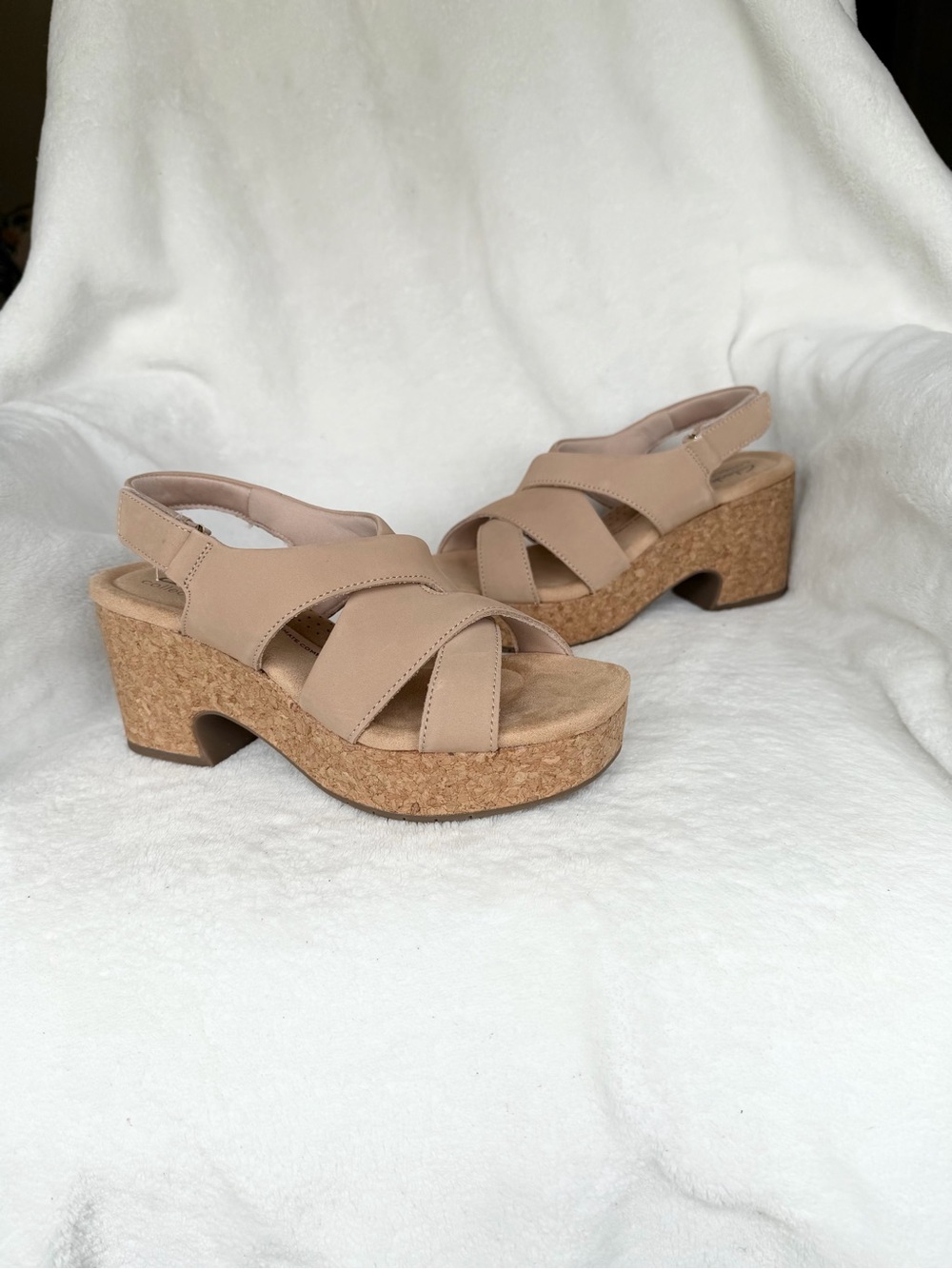 Clarks Women's Nerisa Grace Round Toe Wedge Sandals  Sand Nubuck Size 7M - Picture 3 of 13